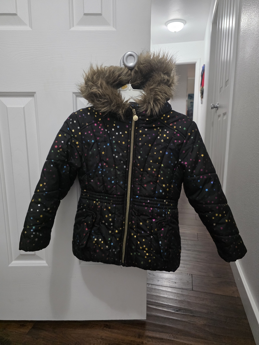 Kids Black Star-Print Puffer Jacket with Faux-Fur Hood, 5/6